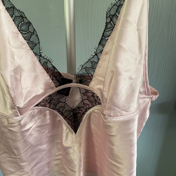 Victoria’s Secret adjustable strap camisole with Black Lace trim size XLarge - Picture 2 of 4